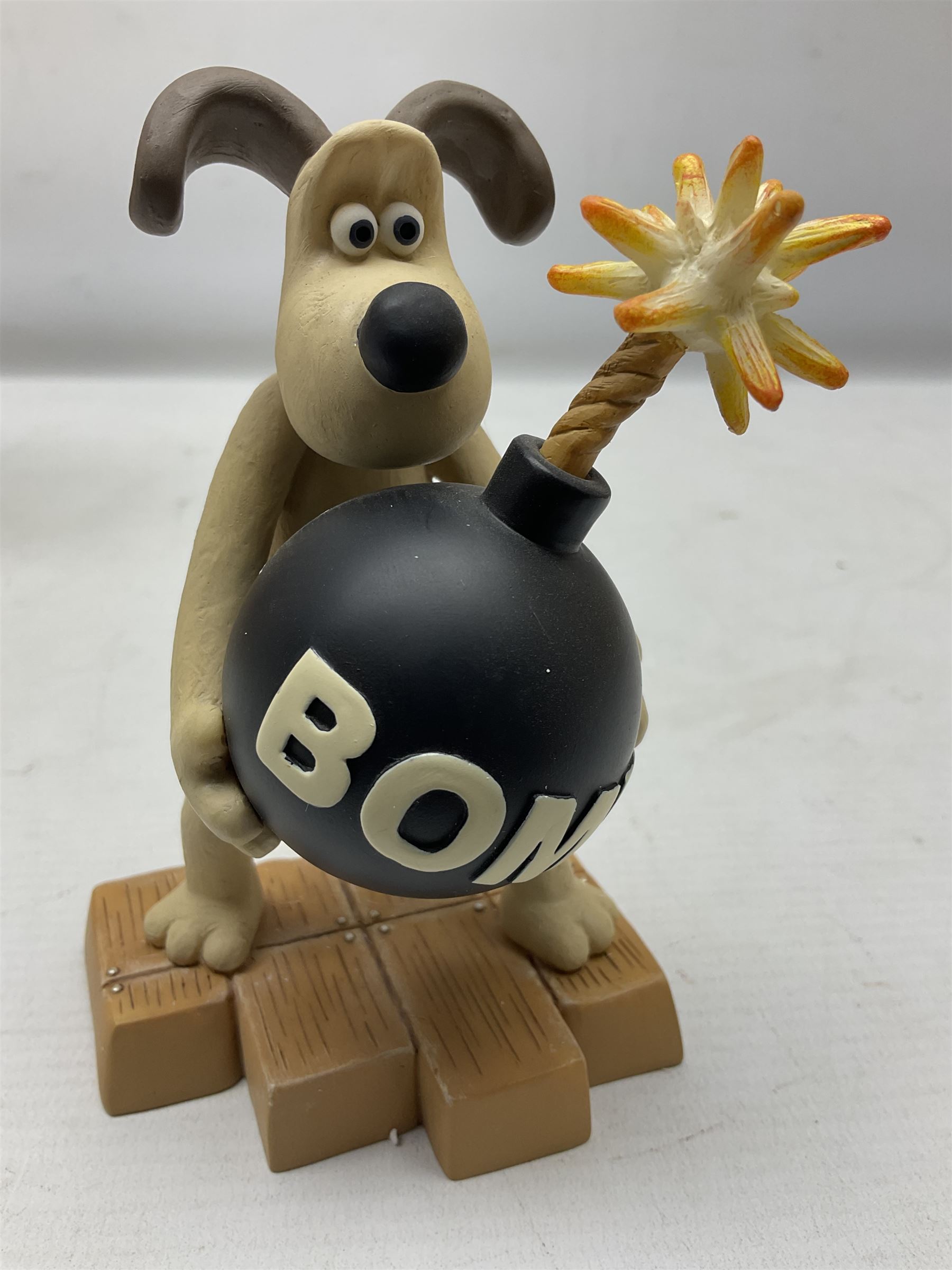 Wallace & Gromit - Limited edition Robert Harrop figure, Gromit & The Bomb - A Matter Of Loaf & Death, WGYP01, with original box