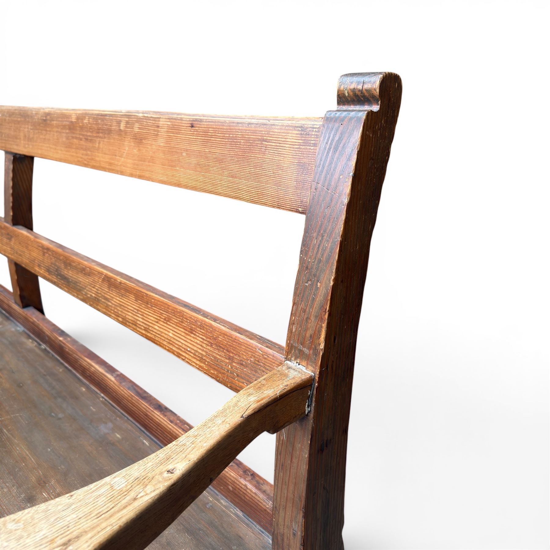 Early 20th century pine and oak bench seat, stained pine rail back frame with shaped oak arms