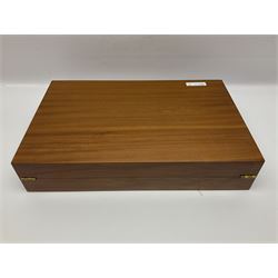 Cased canteen of Oneida Community silver plate cutlery