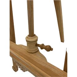 Hardwood adjustable artists easel

