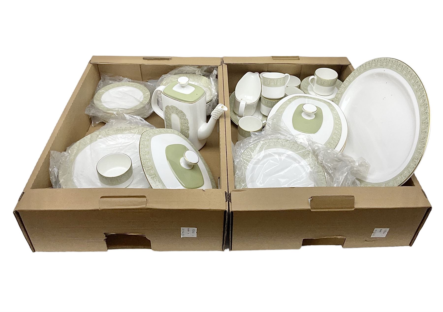 Royal Doulton Sonnet pattern part tea and dinner service, to include meat platter, coffee pot, sauce boat etc, in two boxes 