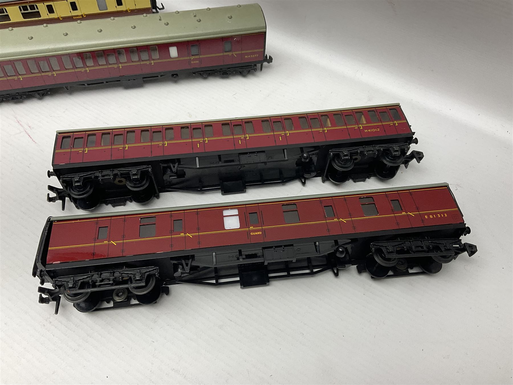 Hornby Dublo - ten passenger coaches including BR Mk.I Suburban Stock, BR Mk.I Passenger Coaches and All Brake and Stanier Stock; all unboxed (10)