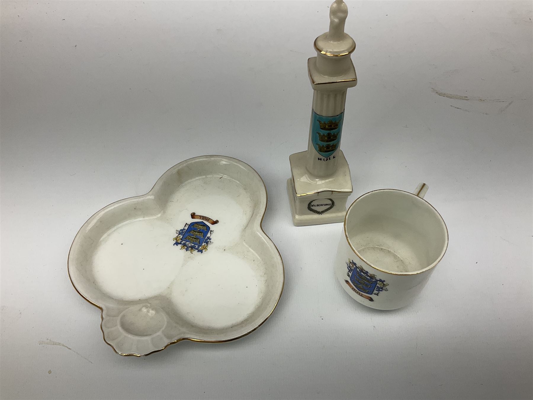 Fourteen items of Hull crested china by W.H. Goss etc including  Boer War, De La Pole and Wilberforce monuments, 3-piece cruet on trefoil stand, various vases and jugs etc  