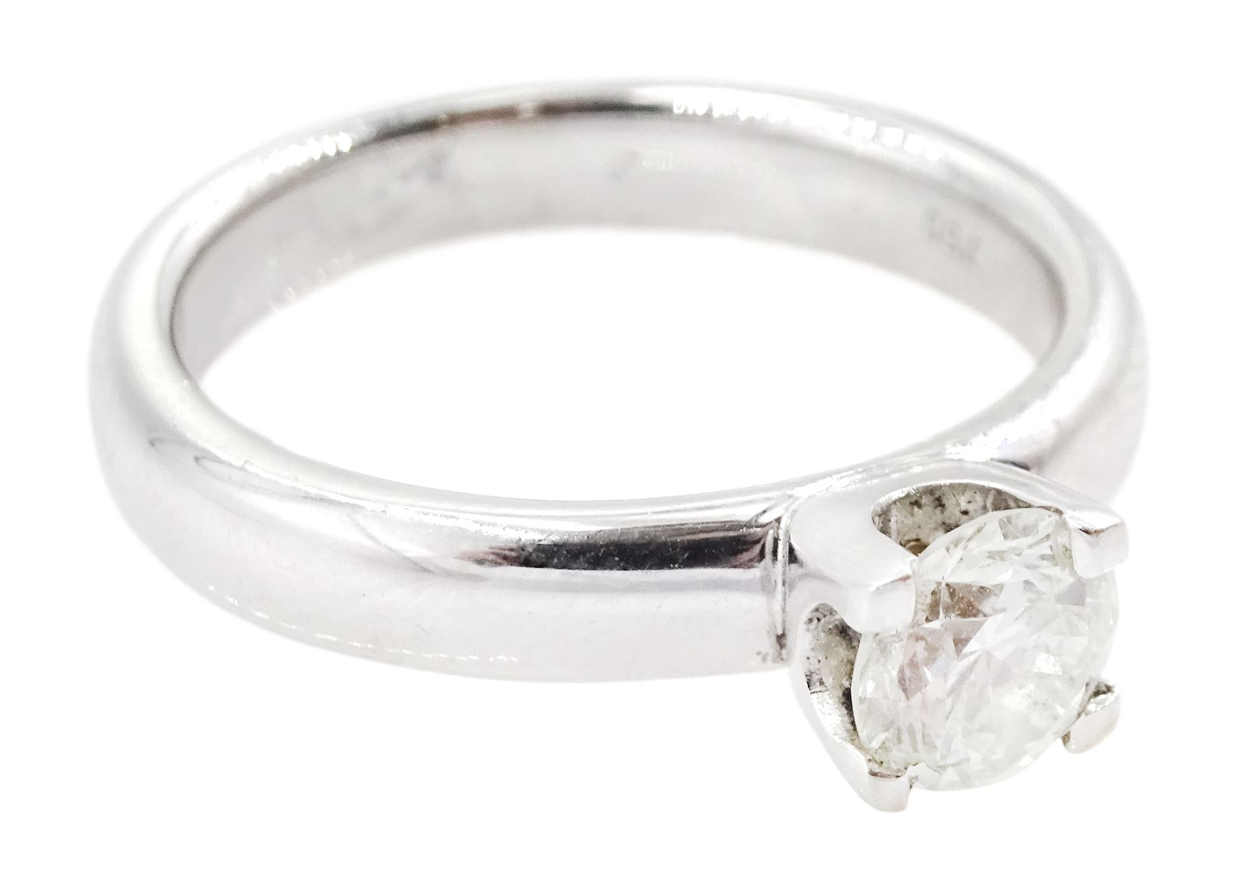 18ct white gold single stone round brilliant cut diamond ring, stamped 750, diamond 0.70 carat, with International Gemological Laboratories report