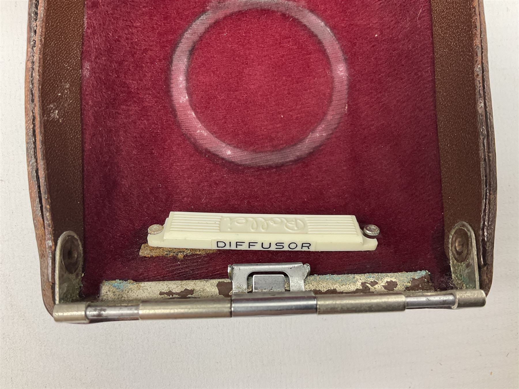 Franke & Heidecke Synchro-Compur Rolleiflex camera, twin lens camera, serial number 2447615, with viewing lens '1:2.8/80 Heidosmat No. 857174', Taking Lens '1:2.8/80 Carl Zeiss Planar No. 4189283', in leather case