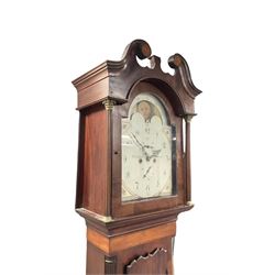 William Underhill of Newport (Shropshire) - Early 19th century mahogany longcase clock c1820,  with a swans necked pediment and inlaid paterae, break arch hood door flanked by reeded pilasters with Corinthian capitals, trunk with quarter columns and a wavy topped door, square plinth with inlay raised on a shaped plinth, painted dial with floral spandrels and moon phase disc to the arch, Arabic numerals and matching steel hands with subsidiary date and seconds hand, dial pinned directly to an 8-day rack striking movement, sounding the hours on a cast bell. With pendulum, weights and key.