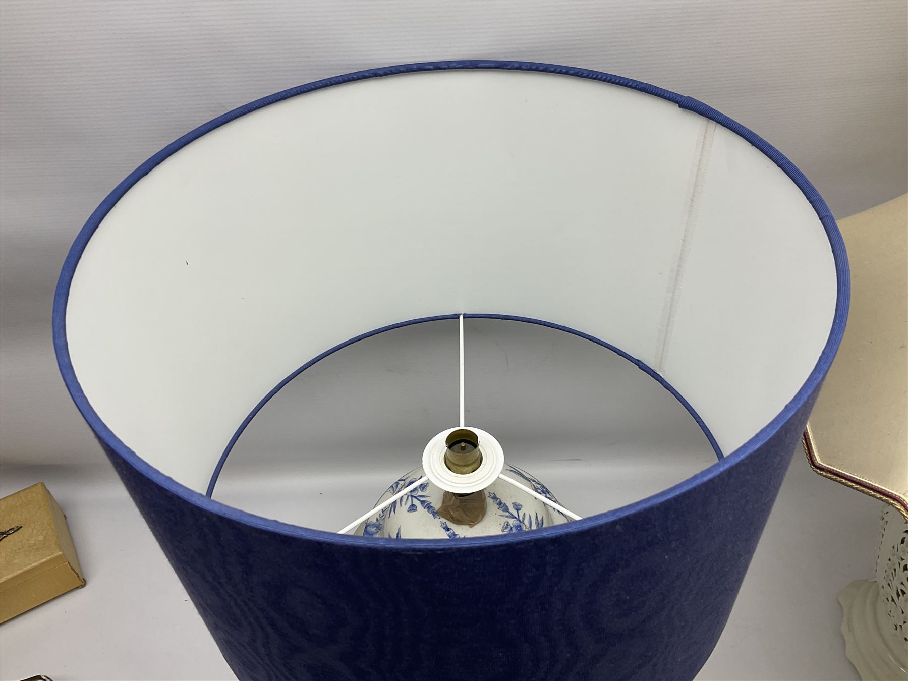 Modern pierced oriental white ceramic vase shaped table lamp, together with a blue and white baluster shaped example decorated with figures upon elephants, both with shades, tallest H83cm incl shade