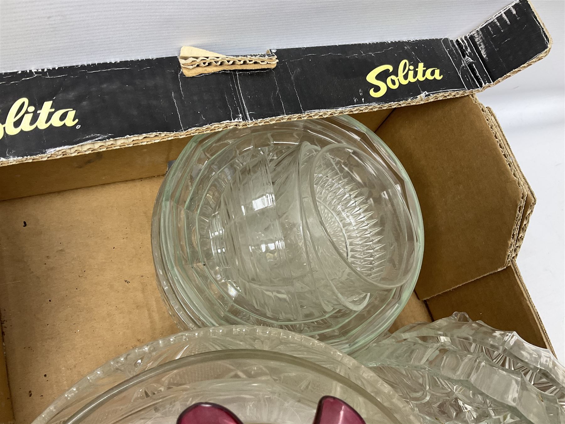 Large collection of glassware to include Schweppes soda syphon, Murano, vases, drinking glasses, coloured glass, cranberry etc in seven boxes