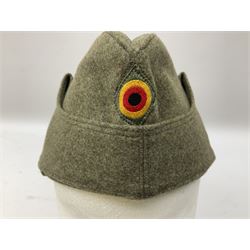 Five reproduction German WW2 hats comprising Wehrmacht olive tropical helmet, Heer officer's peaked cap, two M43 caps and Field side cap (5)