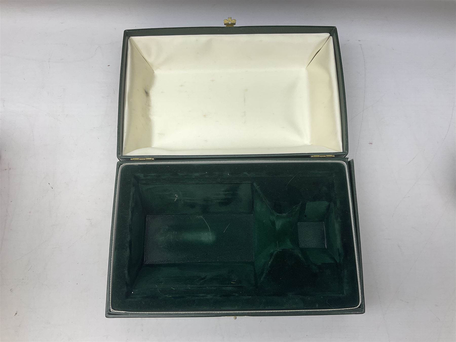 Gordon Highlander Single Malt Scotch whisky, 1l 43% vol, in ceramic decanter and original lined presentation box together with another similar box