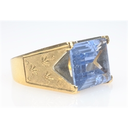  Emerald cut aquamarine 18ct gold ring stamped 750  