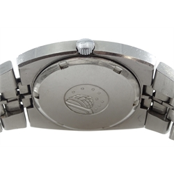 Omega Constellation gentleman's automatic wristwatch with date aperture, cal.1001, on stainless steel bracelet