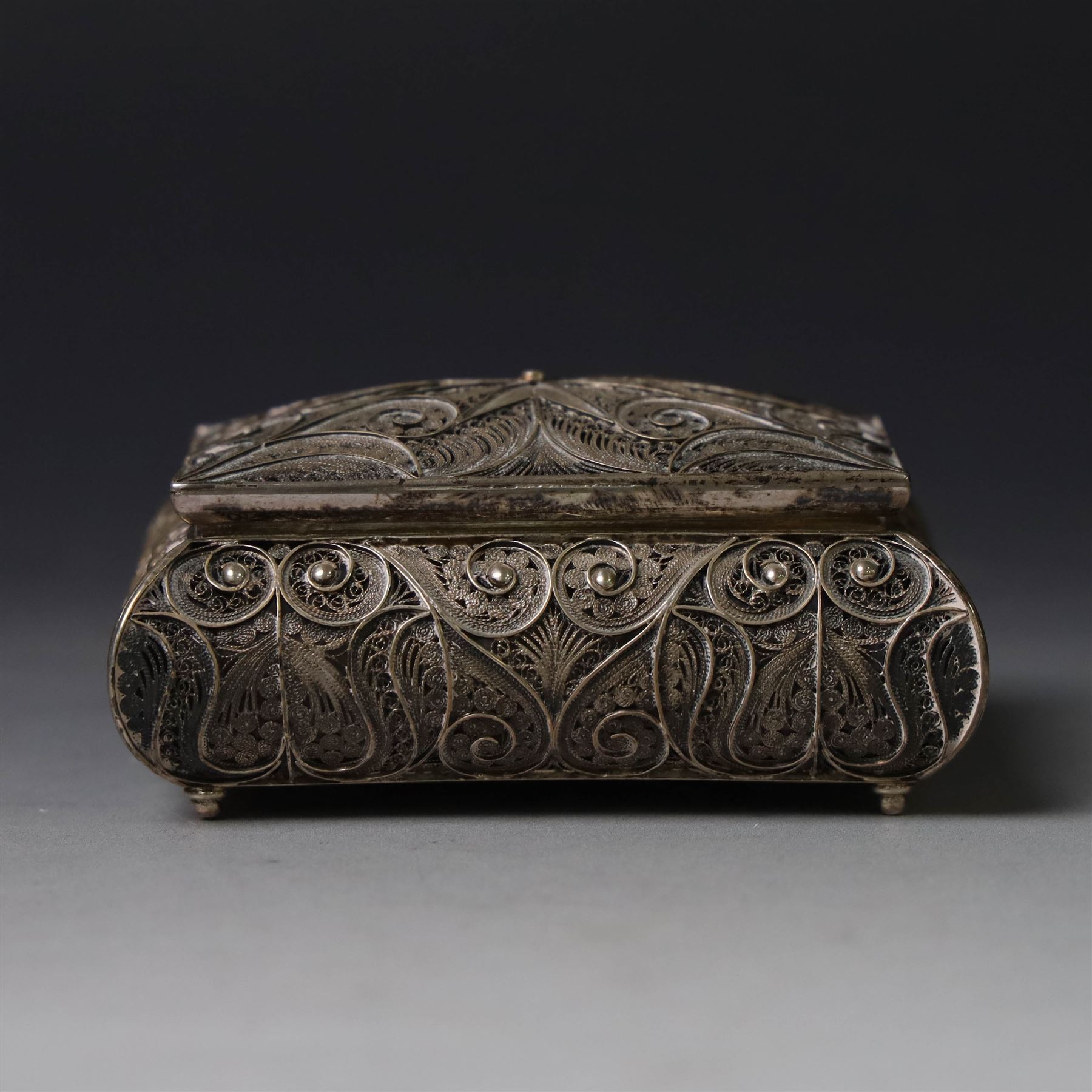 Persian silver filigree trinket box, H3.5cm, W9cm