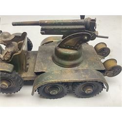 Hausser Elastolin camouflaged tin-plate mobile anti-aircraft lorry with swivelling gun, battery operated lights and driver L25cm
