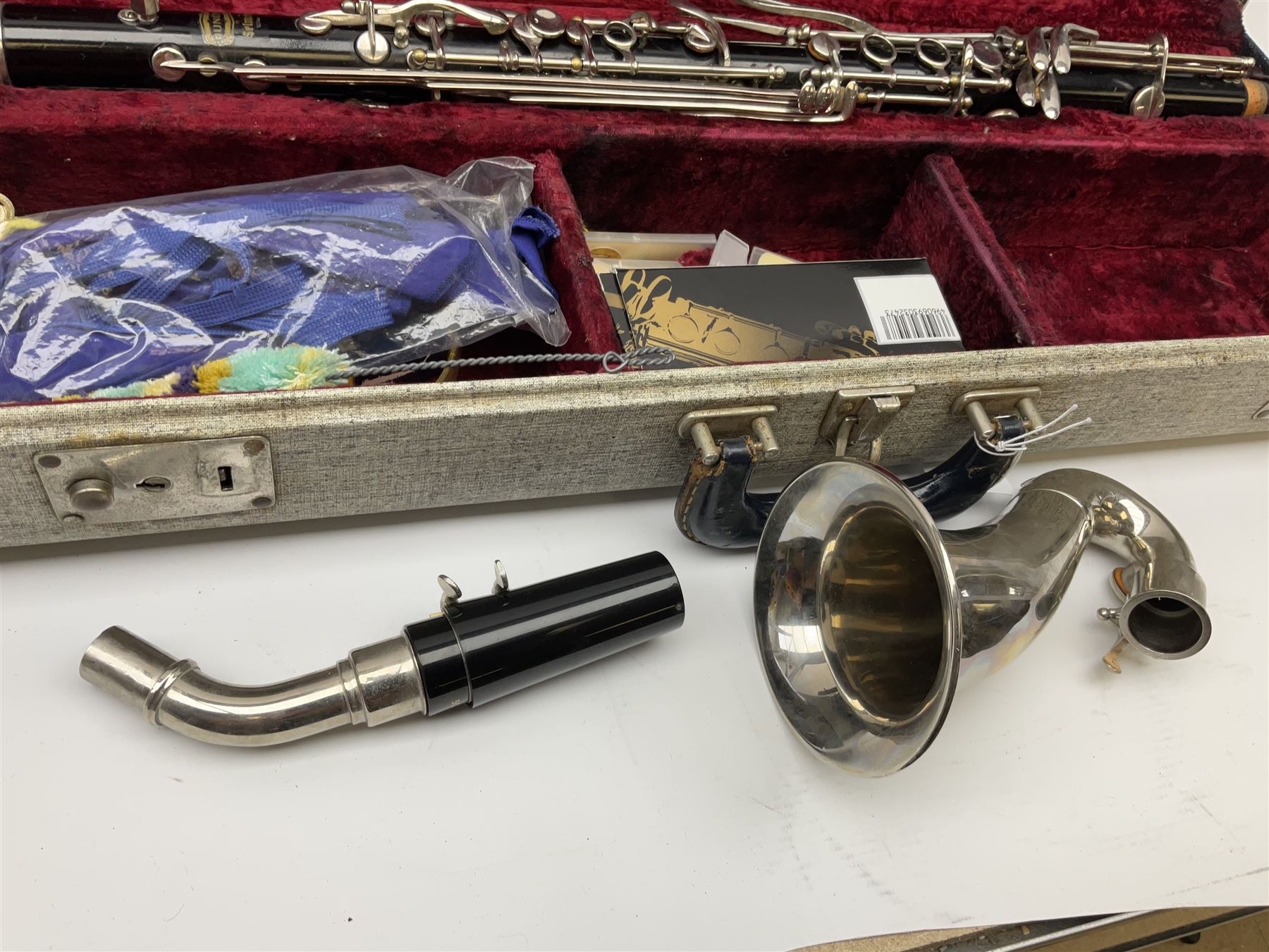 Selmer Bundy alto clarinet with nickel mounts and Yamaha 5C mouthpiece US Pat. 2775915 L81cm, in fitted carrying case with various accessories