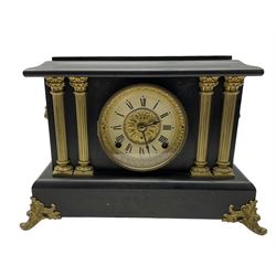 Seth Thomas - American late 19th century 8-day  mantle clock in a wooden case striking the hours on a gong and the half hours on a bell. With pendulum and key. 