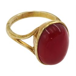 9ct gold single stone carnelian ring, Birmingham 1979