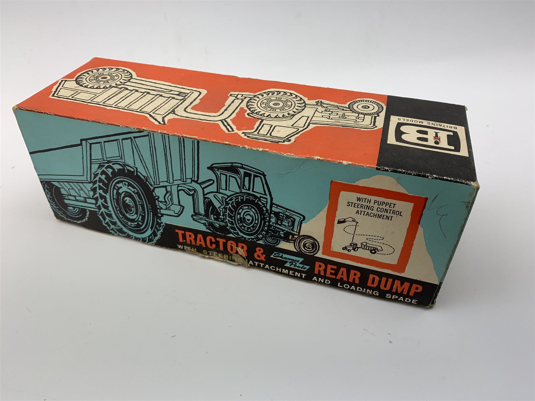 Britains Models - 9630 Ford 5000 tractor and Shawnee Poole Rear Dump with steering attachment and loading spade, in original box with lift-off top and display tray