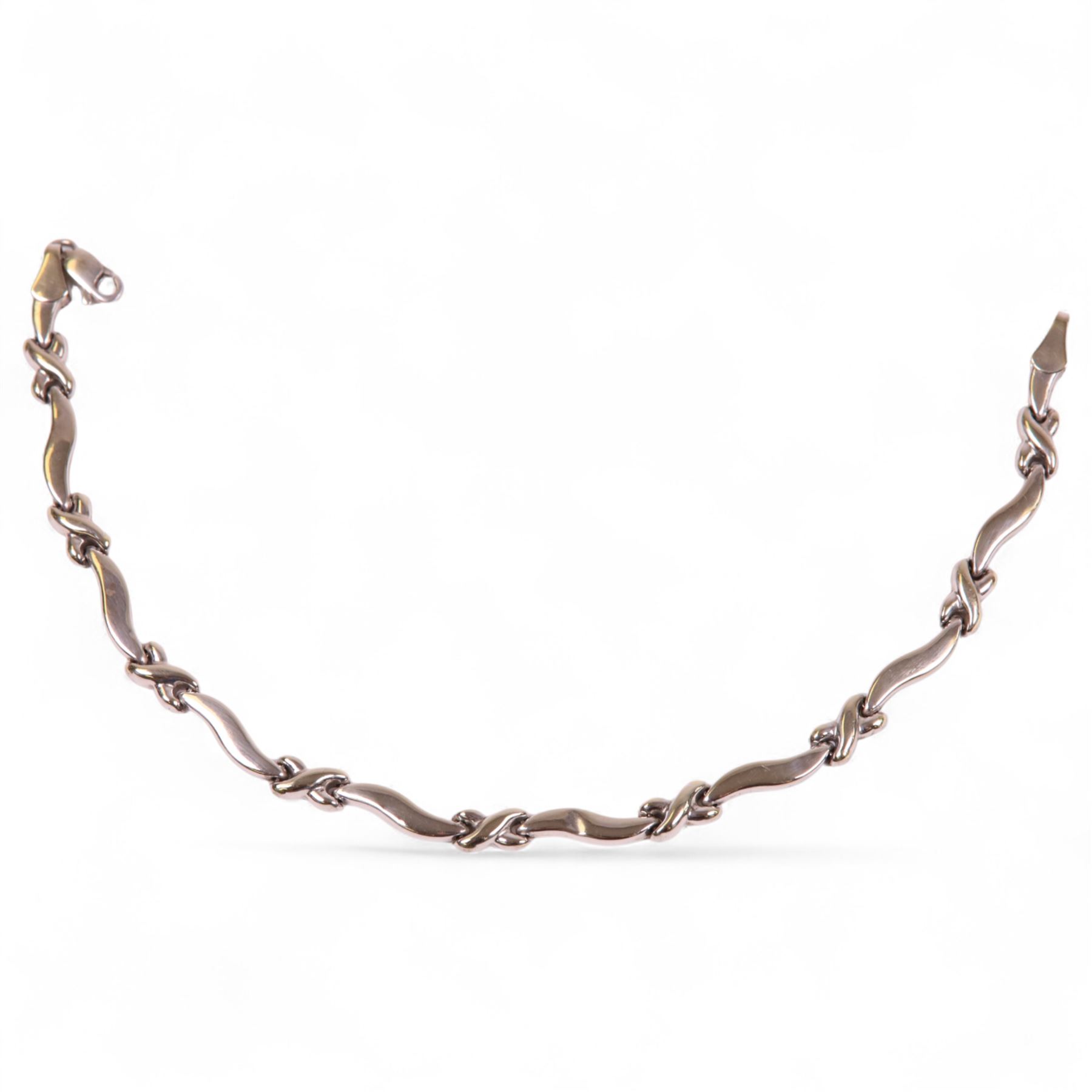 9ct white gold cross link bracelet, hallmarked 