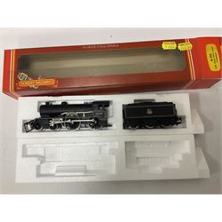 Hornby ‘00’ gauge - Class B17 4-6-0 ‘Manchester United’ locomotive no.2862 in LNER green; Class B17 4-6-0 ‘Leeds United’ locomotive no.61656 in BR green; Class D41/1 4-4-0 ‘Yorkshire’ locomotive no. 62700; Class 49/1 4-4-0 ‘Cheshire’ locomotive no.2753 in LNER green; in original boxes (4) 