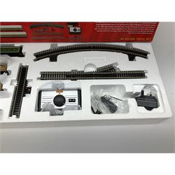 Hornby '00' gauge - Flying Scotsman electric train set with Class A3 4-6-2 locomotive 'Flying Scotsman' No.4472 and three teak style passenger coaches, boxed with TrakMat pack