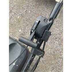 Atco Liner 22SA Self propelled lawnmower with Briggs & Stratton 750EX 4 speed auto-choke engine, aluminium body and steel roller - THIS LOT IS TO BE COLLECTED BY APPOINTMENT FROM DUGGLEBY STORAGE, GREAT HILL, EASTFIELD, SCARBOROUGH, YO11 3TX