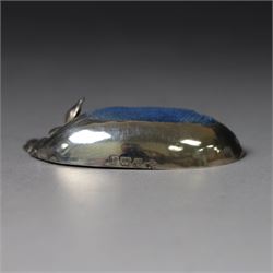 Early 20th century silver novelty pin cushion, modelled as a recumbent pig with blue cushioned back, hallmarked Williams (Birmingham) Ltd, Birmingham 1910, W5.5cm