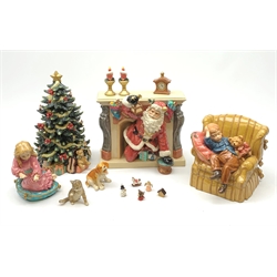 Kirkland porcelain Christmas figures, La Visite du Pere Noel, in box. 