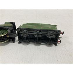 ‘00’ gauge - four kit built steam locomotive and tenders comprising Class C10 4-4-2 ‘Midlothian’ no.9875 in LNER green; Class D29 4-4-0 ‘Ivanhoe’ no.9339 in LNER green; Class B19 4-6-0 ‘Sir Sam Fay’ no.5423 in LNER green; Class C1 4-4-2 no.2854 in LNER green (4) 