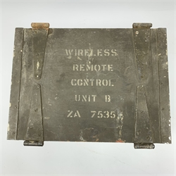 WW2 Military Wireless Remote Control Unit B ZA 7535, in green painted metal bound wooden carrying box with instruction plaque, No.9384 T.M.C. 1940 L32cm
