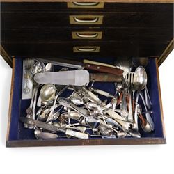 Ealy 20th century oak canteen, with five drawers behind double doors, four drawers containing a part set of silver plated Hanoverian pattern cutlery with engraved monograms and a set of twelve mother of pearl handled fruit knives and forks, the last drawer containing a collection of loose silver plated cutlery, canteen H39cm, W48cm