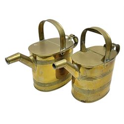 Set of two graduating brass watering cans, tallest H30cm