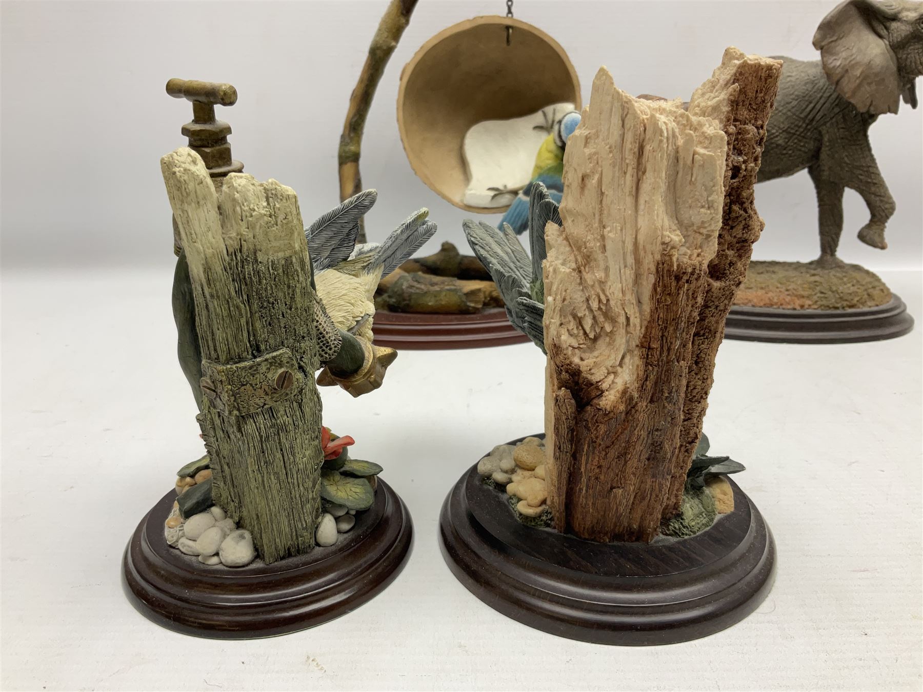 Country Artists figures, to include Bluetit, Elephant, Bluetit on tap etc, together with Lilliput Lanes and other similar items 