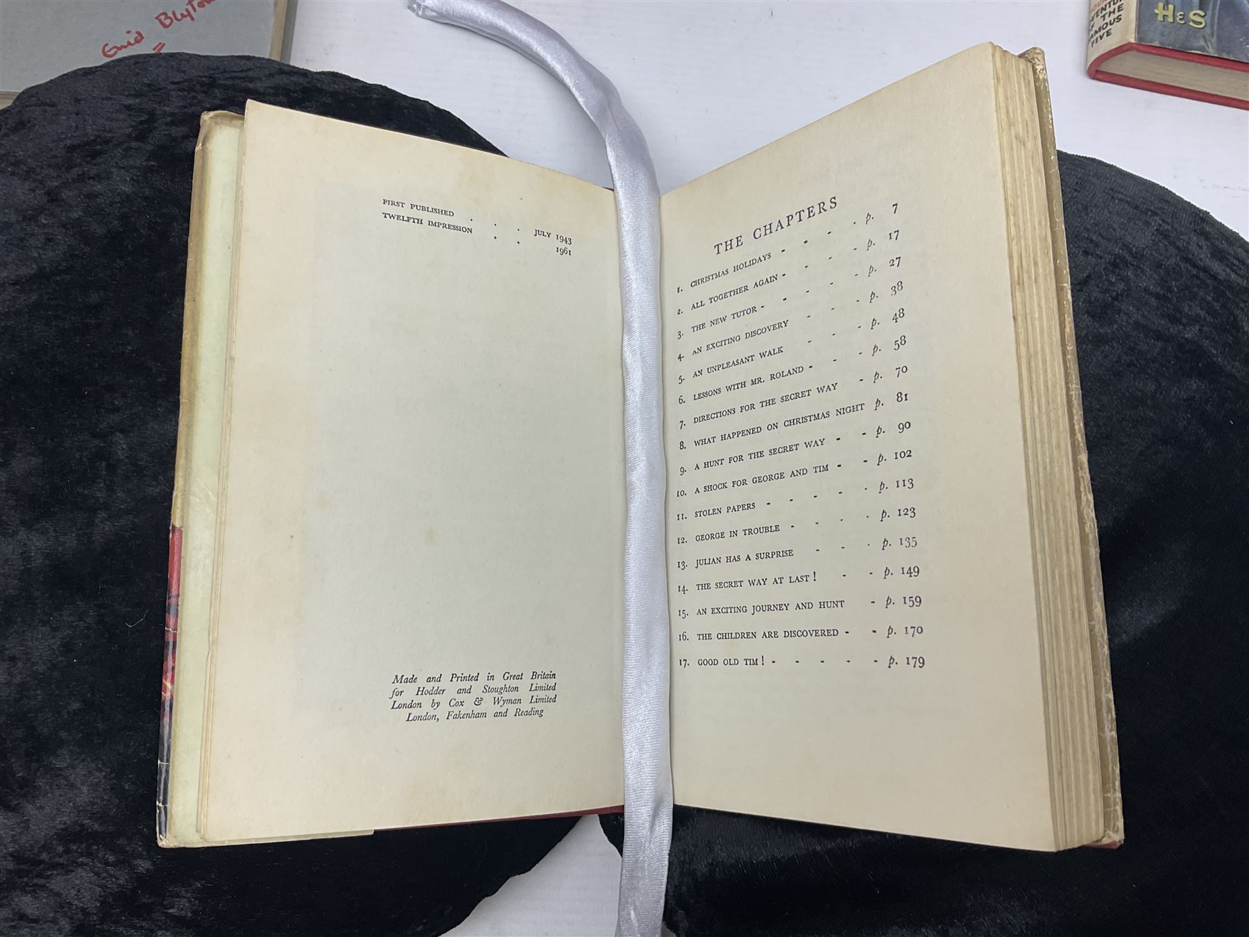 Enid Blyton; Famous five twenty volumes, including seventeen first editions