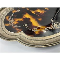 1920's silver and tortoiseshell dressing table tray, of quatrefoil form, the lobed silver edge encasing a tortoiseshell center with silver acanthus detail, hallmarked Elkington & Co Ltd, Birmingham 1921, L25cm W18cm