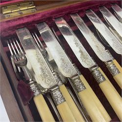Canteen of cutlery by George Davis, Halifax, with silver ferrules 