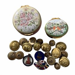 Enamelled silver shilling, two Crummles enamel boxes and a quantity of buttons