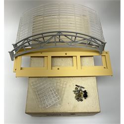 Tri-ang Hornby - set No.5084 Canopy Extension Kit, in plain box with label to each end