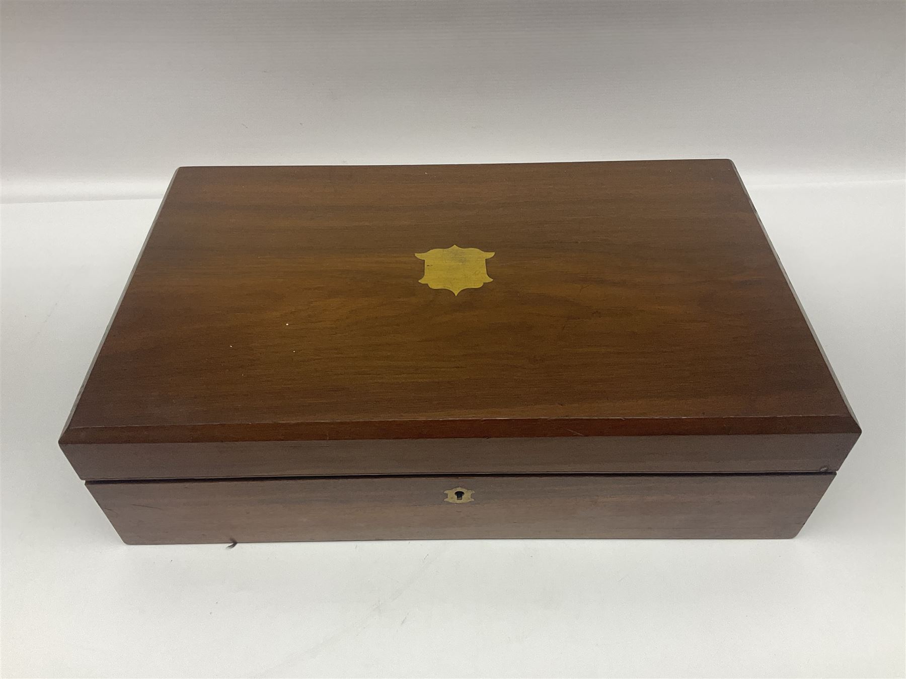 Canteen of cutlery by George Davis, Halifax, with silver ferrules 