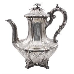 Victorian silver melon shaped coffee pot, with acanthus detailed spout and scroll handle with ivory insulators, floral finial to hinged cover, and chased arabesque decoration to body and cover, hallmarked Edward, Edward junior, John & William Barnard, London 1840, H24cm, approximate weight 30.82 ozt (958.7 grams)

This item has been registered for sale under Section 10 of the APHA Ivory Act