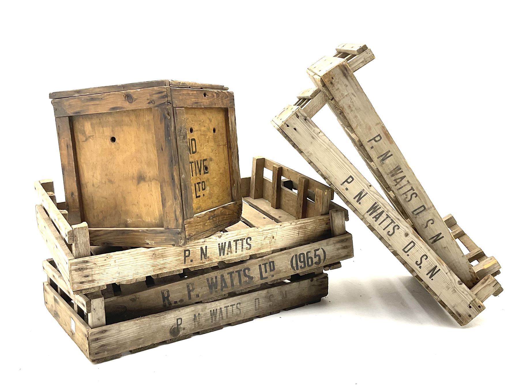 Five vintage potato trays and single vintage egg box 