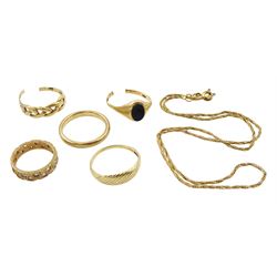 9ct gold jewellery oddments including wedding band, rings and a necklace