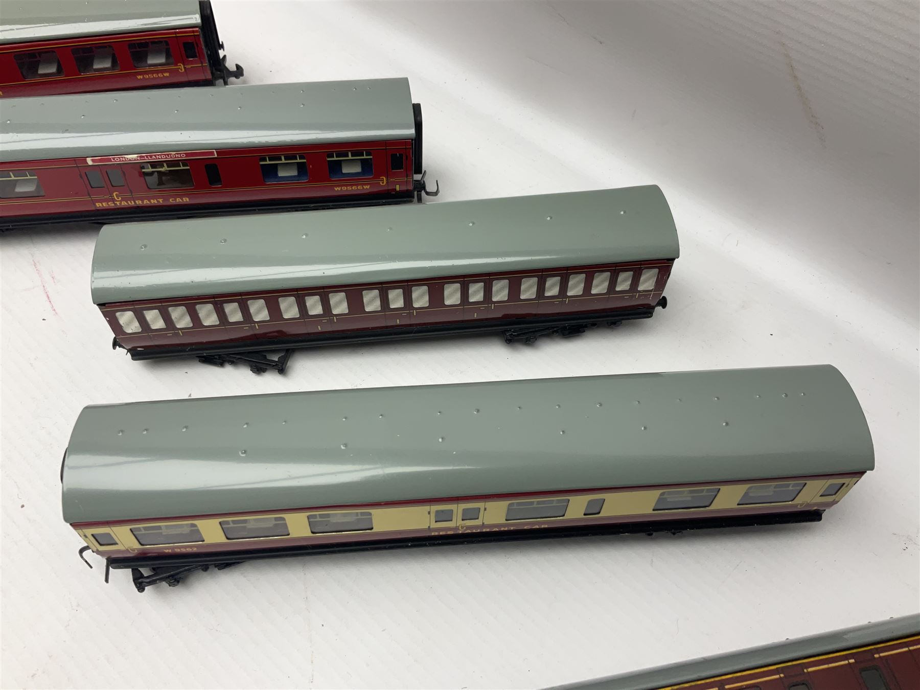 Hornby Dublo - fourteen passenger coaches including Southern Suburban Stock, Gresley Stock, Stanier Stock etc; and TPO Mail Van; all unboxed (15)