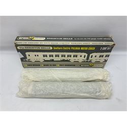 Wrenn '00' gauge - 'The Brighton Belle' Southern Electric Pullman two-car set Nos.S290S and S291S; boxed