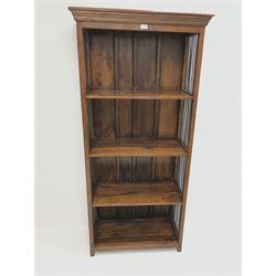 Hardwood open bookcase, projecting cornice, three shelves