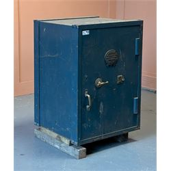 Early 20th century cast iron safe with m