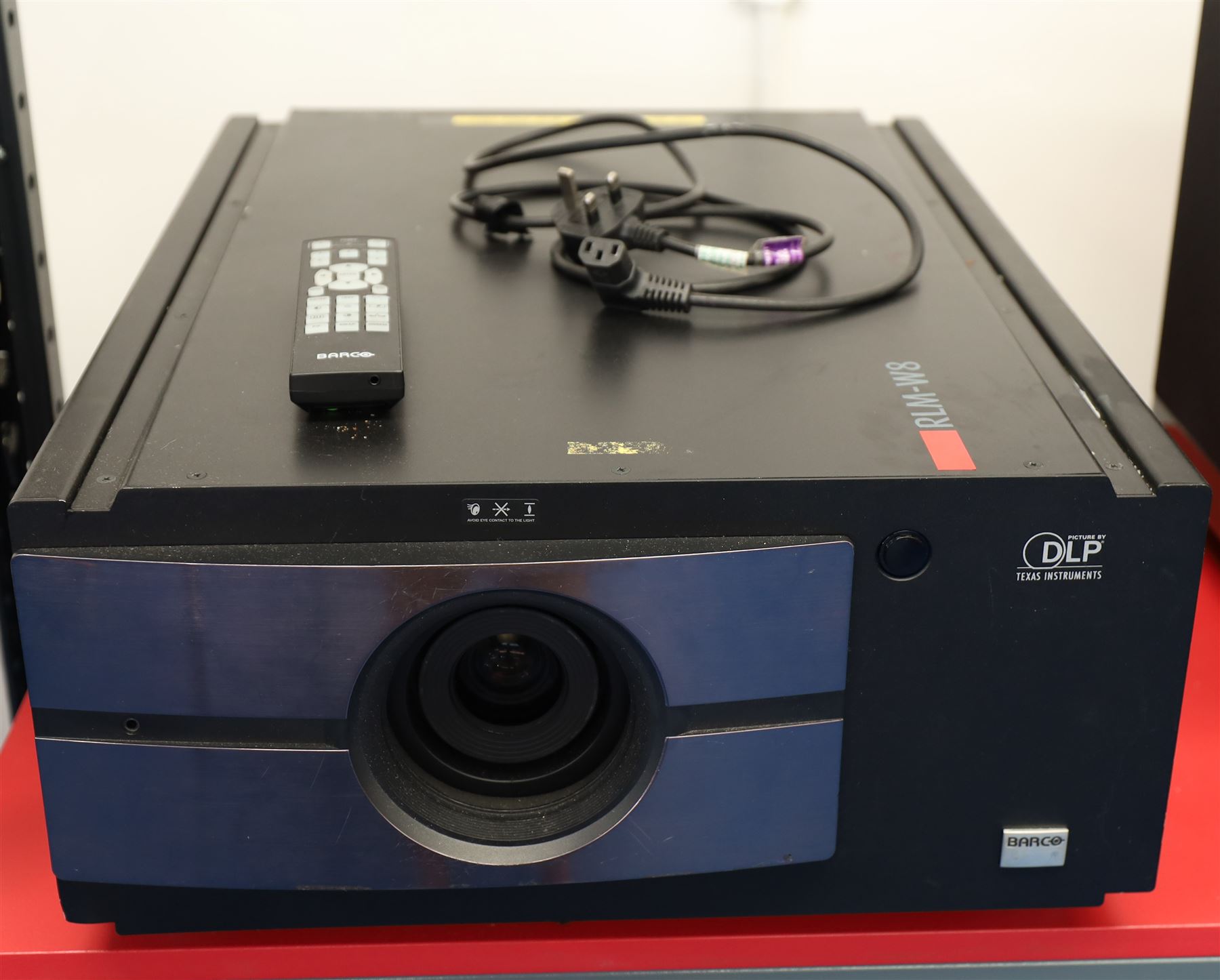 Barco - RLM-W8 DLP Digital Projector, with remote and power cable