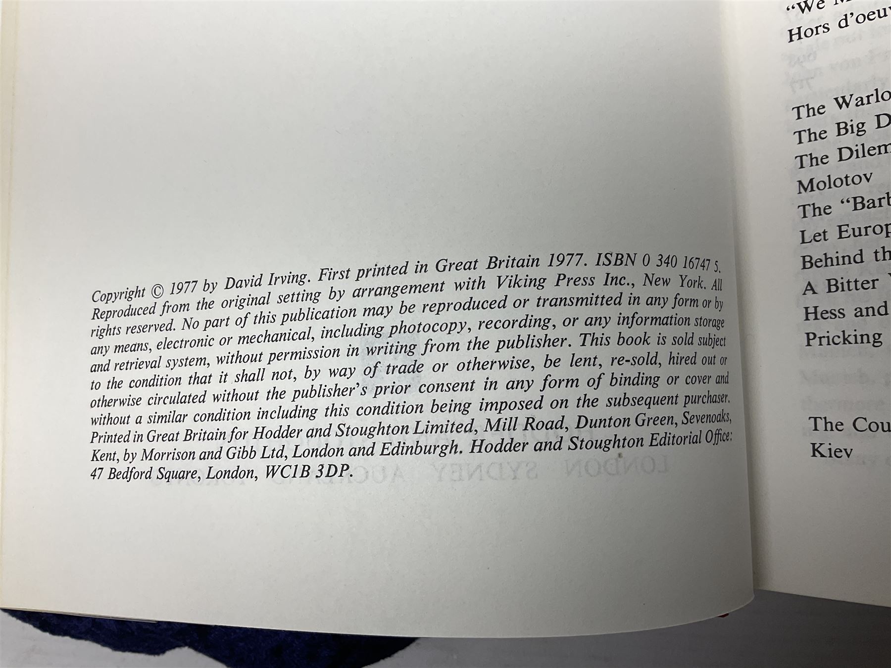 Irving David: Hitler's War. 1977 First GB printing. Dustjacket.