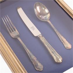 Titanic (Twentieth Century Fox 1997): framed set of cutlery used in the first class dining rooms scenes during the filming of the movie, sold by the J. Peterman Company, with original receipt and box