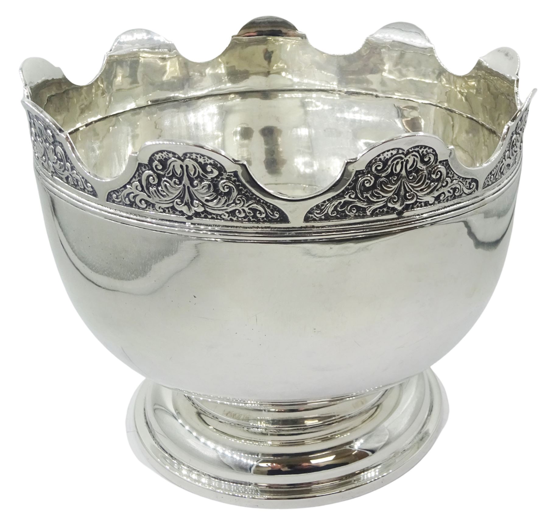 Late Edwardian silver Monteith bowl, the plain body with moulded foliate detailed and shaped rim, upon a circular stepped foot, hallmarked Selfridge & Co Ltd, London 1908, H17cm D21.5cm, approximate weight 31.64 ozt (984.4 grams)
